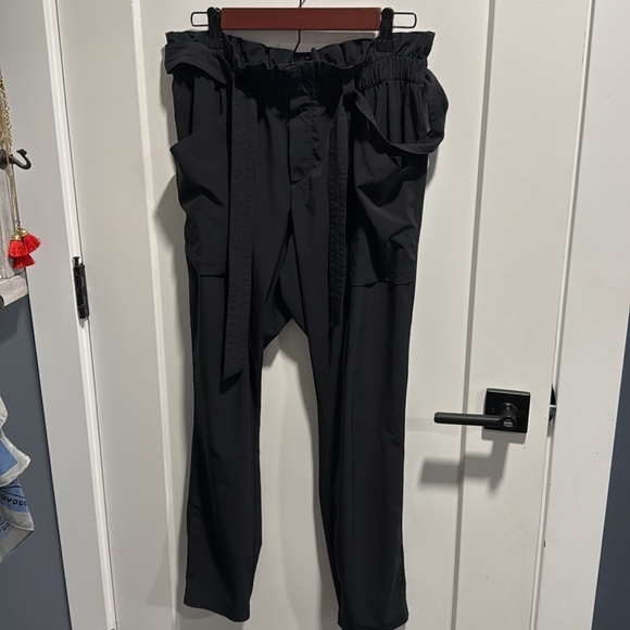 Athleta Skyline Pant II 2 tie paper bag waist black size 10 - Picture 2 of 8
